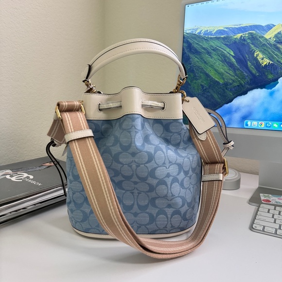 Coach Field Bucket Bag In Signature Chambray c4693 - Picture 1 of 7